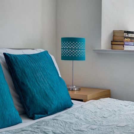The Shop By Treetop Property Cirencester Eksteriør billede